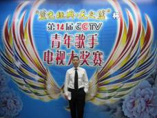 雙排鍵電子琴亮相“第十四屆CCTV青年歌手電視大獎賽”合唱比賽現(xiàn)場 