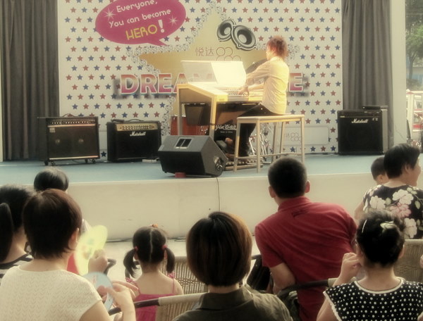 雙排鍵演出大受好評！藪雅貴&張青889廣場演奏再開！ 