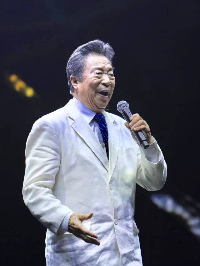 歌聲悠揚(yáng)，唱出時(shí)代記憶，琴聲悅耳，奏響希望樂(lè)章 <br> 2018“我愛(ài)你中國(guó)?紀(jì)念改革開(kāi)放40周年”經(jīng)典歌曲上海演唱會(huì)圓滿(mǎn)落幕