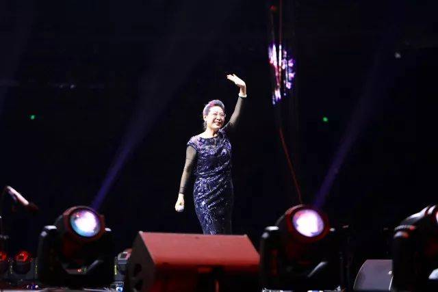 歌聲悠揚(yáng)，唱出時(shí)代記憶，琴聲悅耳，奏響希望樂(lè)章 <br> 2018“我愛(ài)你中國(guó)?紀(jì)念改革開(kāi)放40周年”經(jīng)典歌曲上海演唱會(huì)圓滿(mǎn)落幕