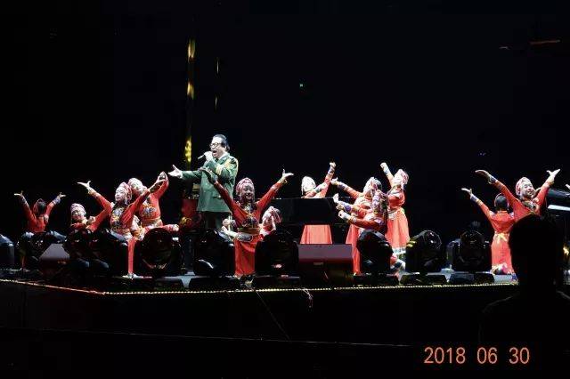 歌聲悠揚(yáng)，唱出時(shí)代記憶，琴聲悅耳，奏響希望樂(lè)章 <br> 2018“我愛(ài)你中國(guó)?紀(jì)念改革開(kāi)放40周年”經(jīng)典歌曲上海演唱會(huì)圓滿(mǎn)落幕